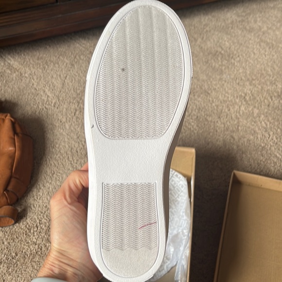 New in box Steve Madden slip on tennis shoes - Picture 2 of 6